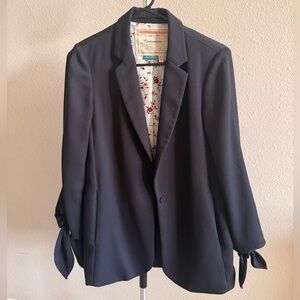 Cartonnier Black Tied-Sleeve Blazer in size 4.